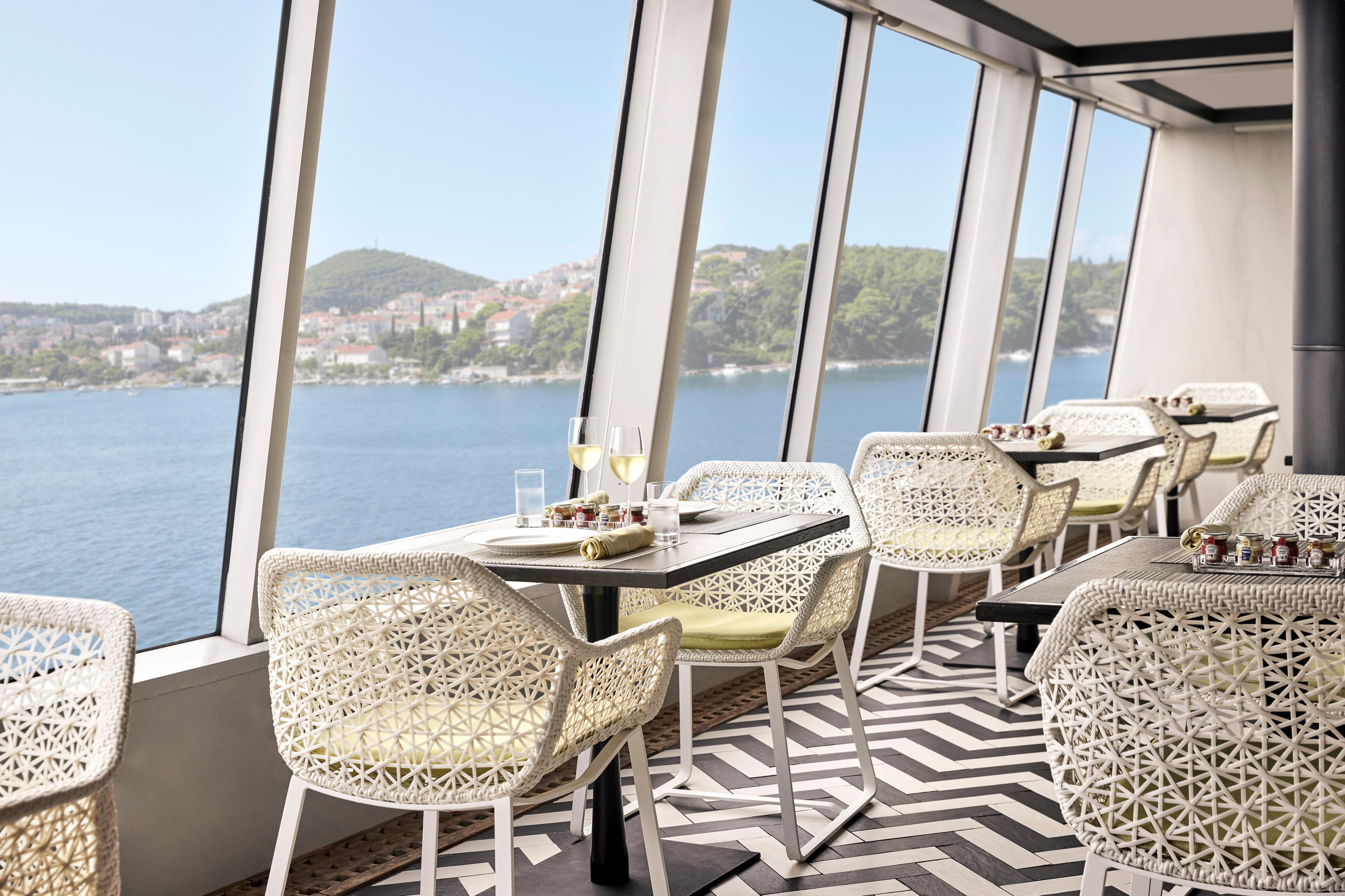 TRIDENT GRILL, CRYSTAL SYMPHONY